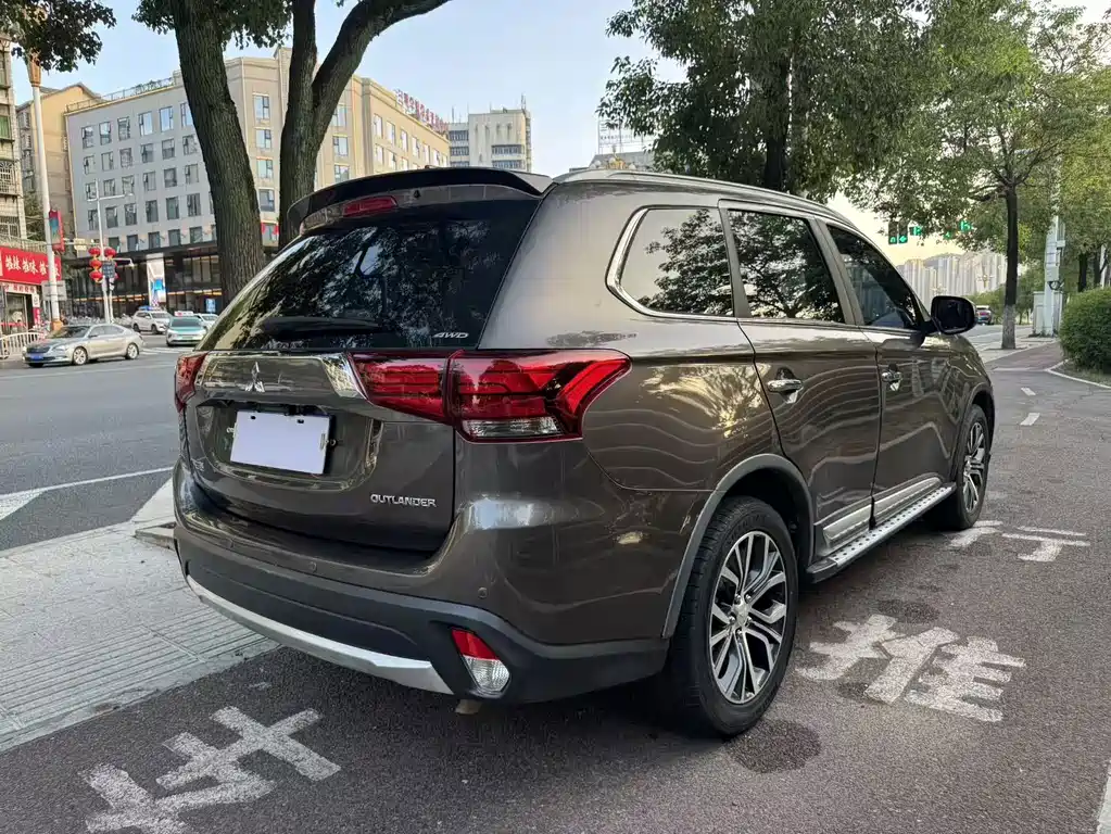 Mitsubishi Outlander 2.4L 4WD Elite Edition 5 seats, фото 9