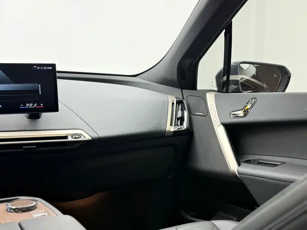 BMW iX — миниатюра 16
