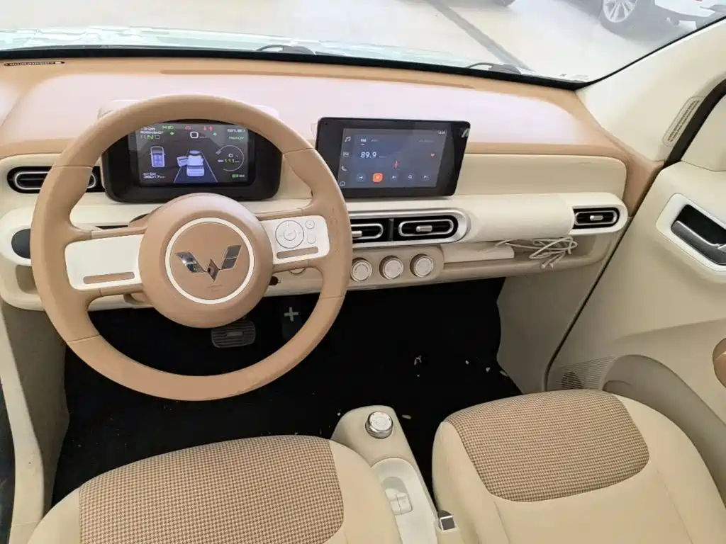 Wuling MINIEV — миниатюра 10