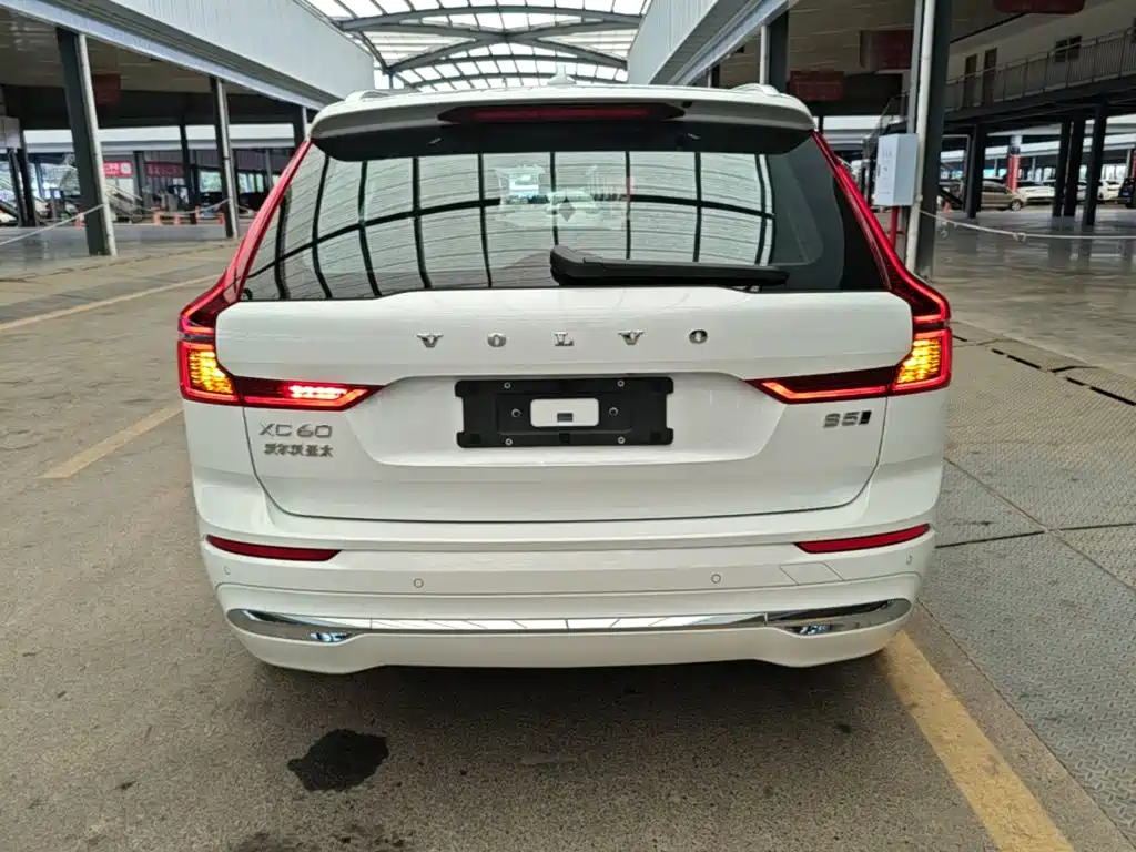 Volvo XC60 2026 B5 Luxury