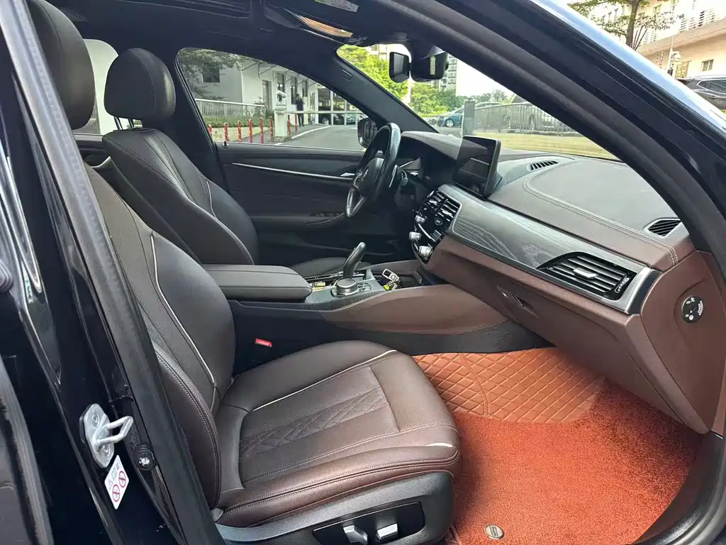 BMW 5 Series — миниатюра 8