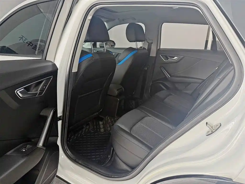 Audi Q2L e-tron — миниатюра 8