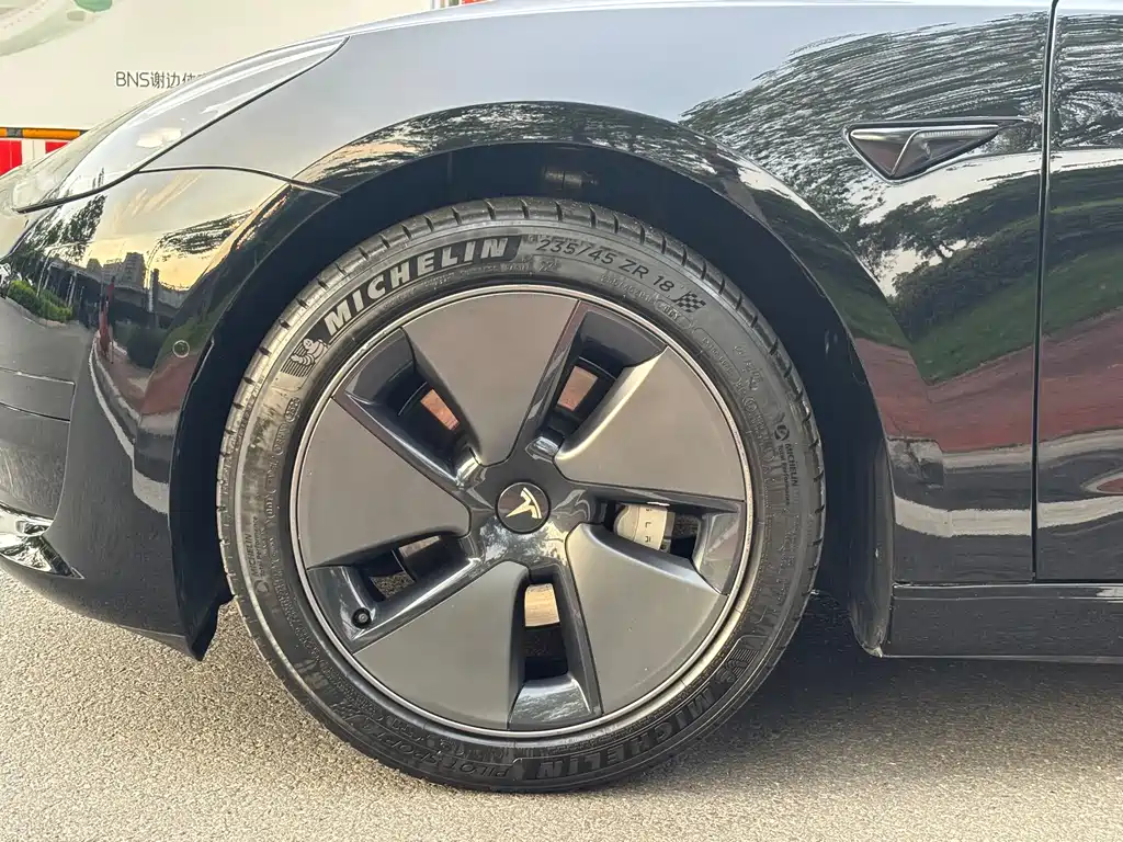 Tesla Model 3 — миниатюра 13