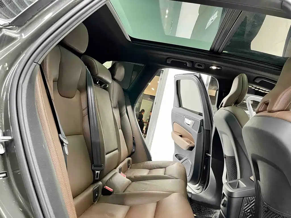 VOLVO XC60 PLUG IN HYBRID