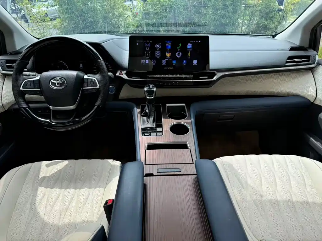 Toyota Sienna — миниатюра 7