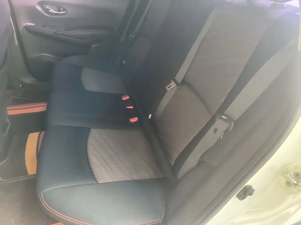 Nissan Bluebird — миниатюра 17