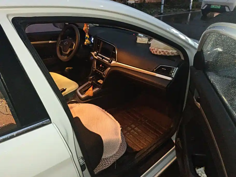 Hyundai Elantra — миниатюра 8