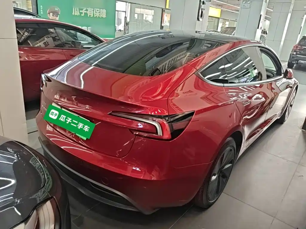 Tesla Model 3 — миниатюра 7