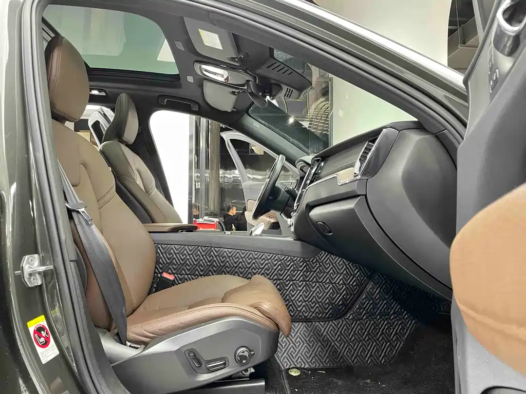 VOLVO XC60 PLUG IN HYBRID