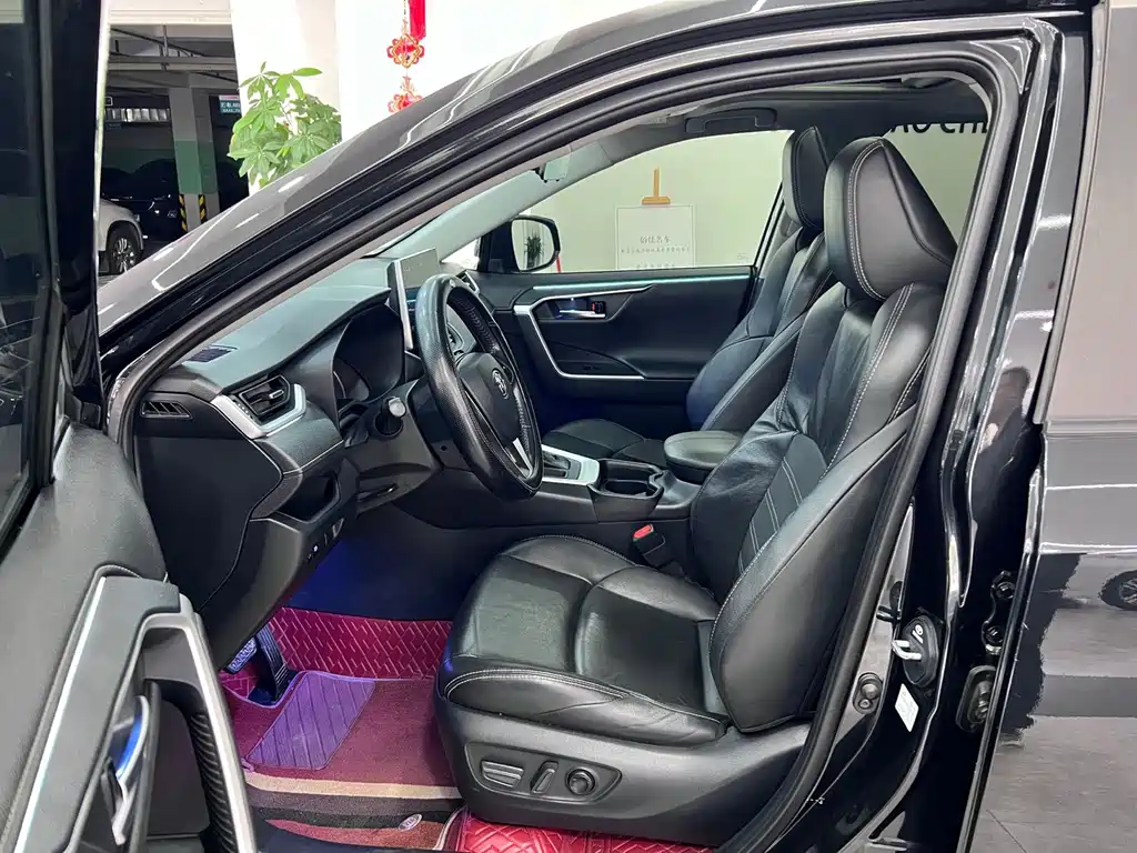 Toyota Wildlander 2.0L CVT 2WD Luxury Edition, фото 9