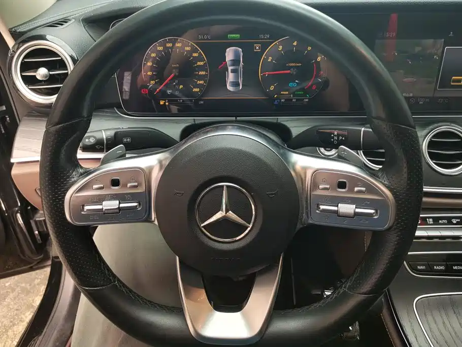 Mercedes-Benz E-Class — миниатюра 15