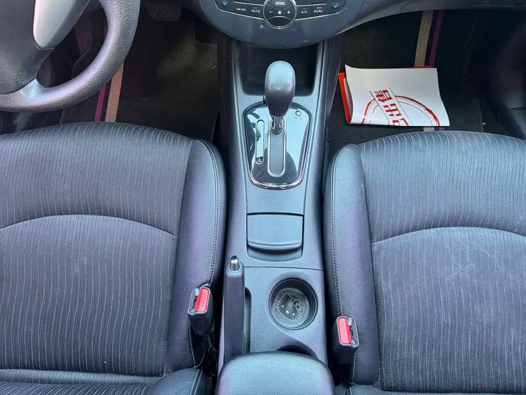 Nissan Tiida — миниатюра 8