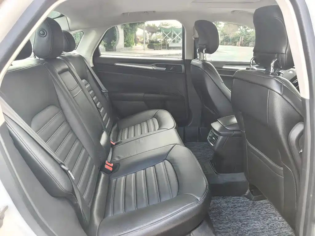 Ford Mondeo — миниатюра 9