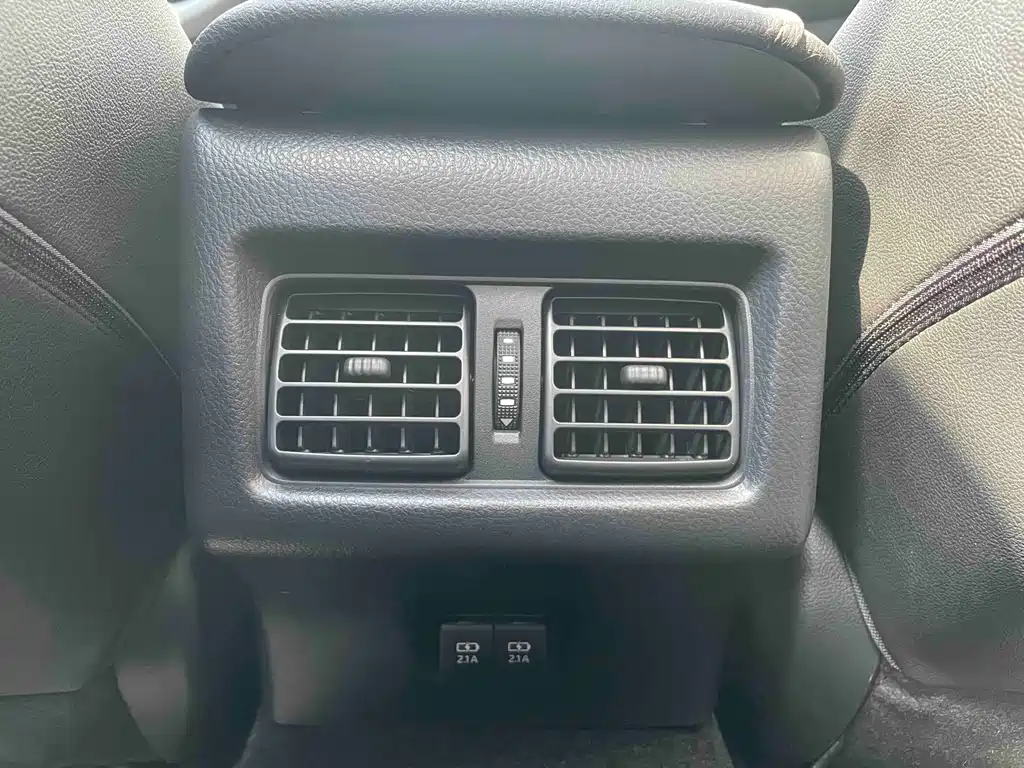 Toyota Camry — миниатюра 24