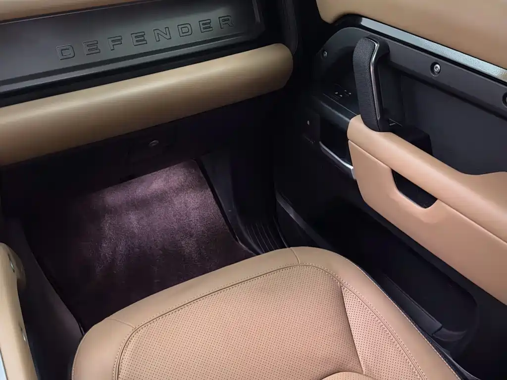 Land Rover Defender — миниатюра 5