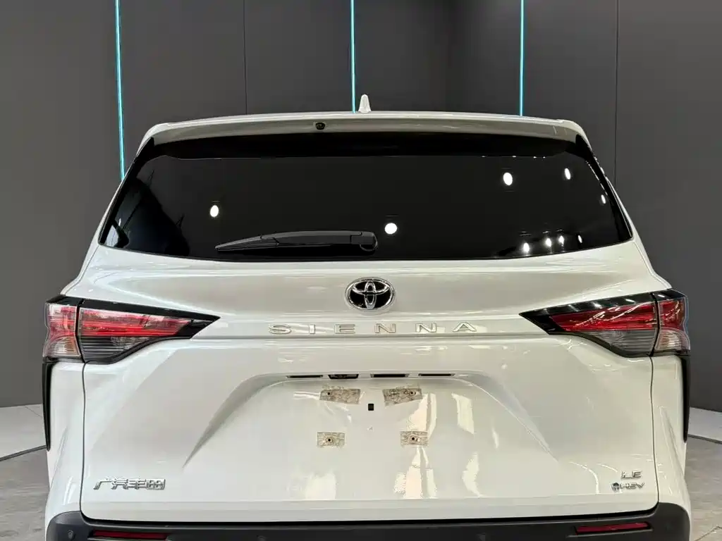 Toyota Sienna — миниатюра 7