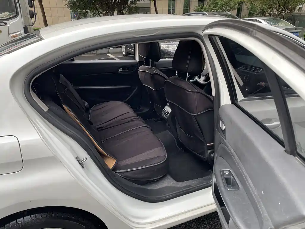 Peugeot 408 — миниатюра 5
