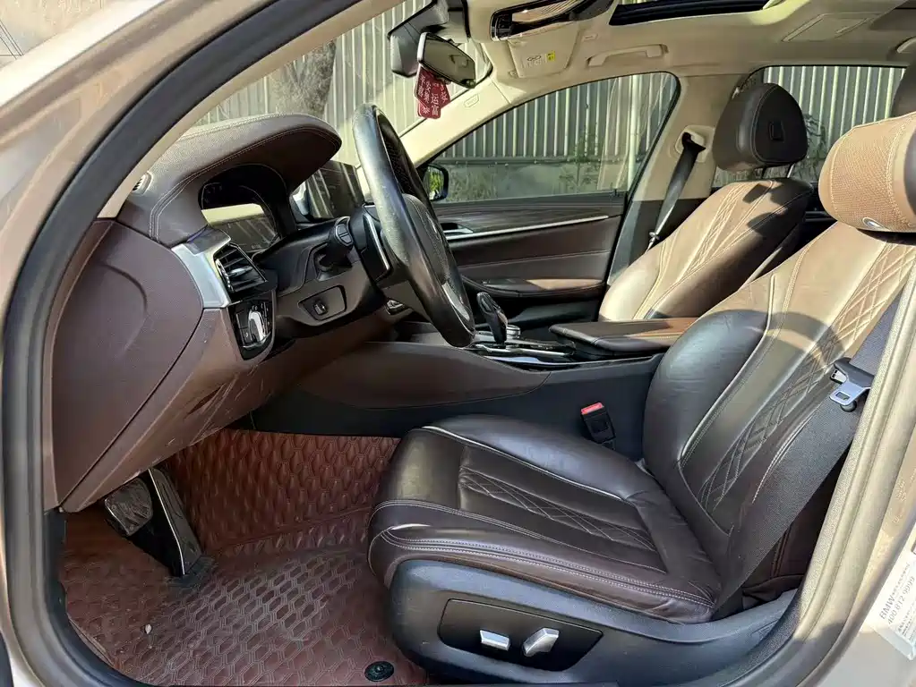 BMW 5 Series — миниатюра 4