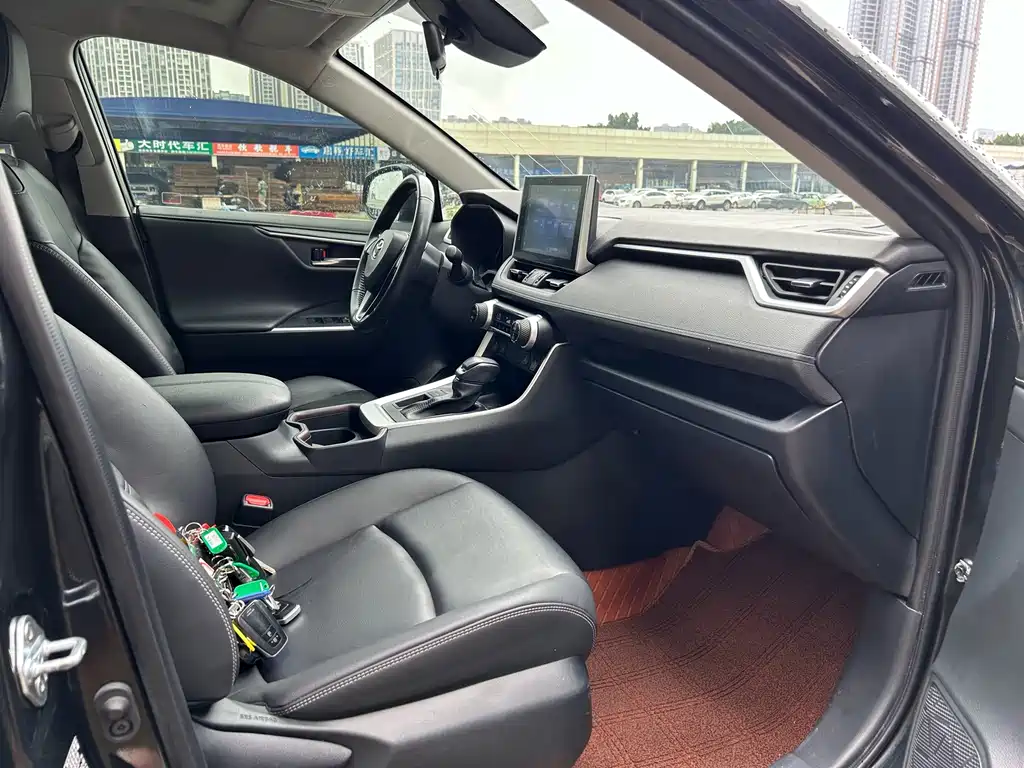 Toyota RAV4 2023 2.0L CVT Plus
