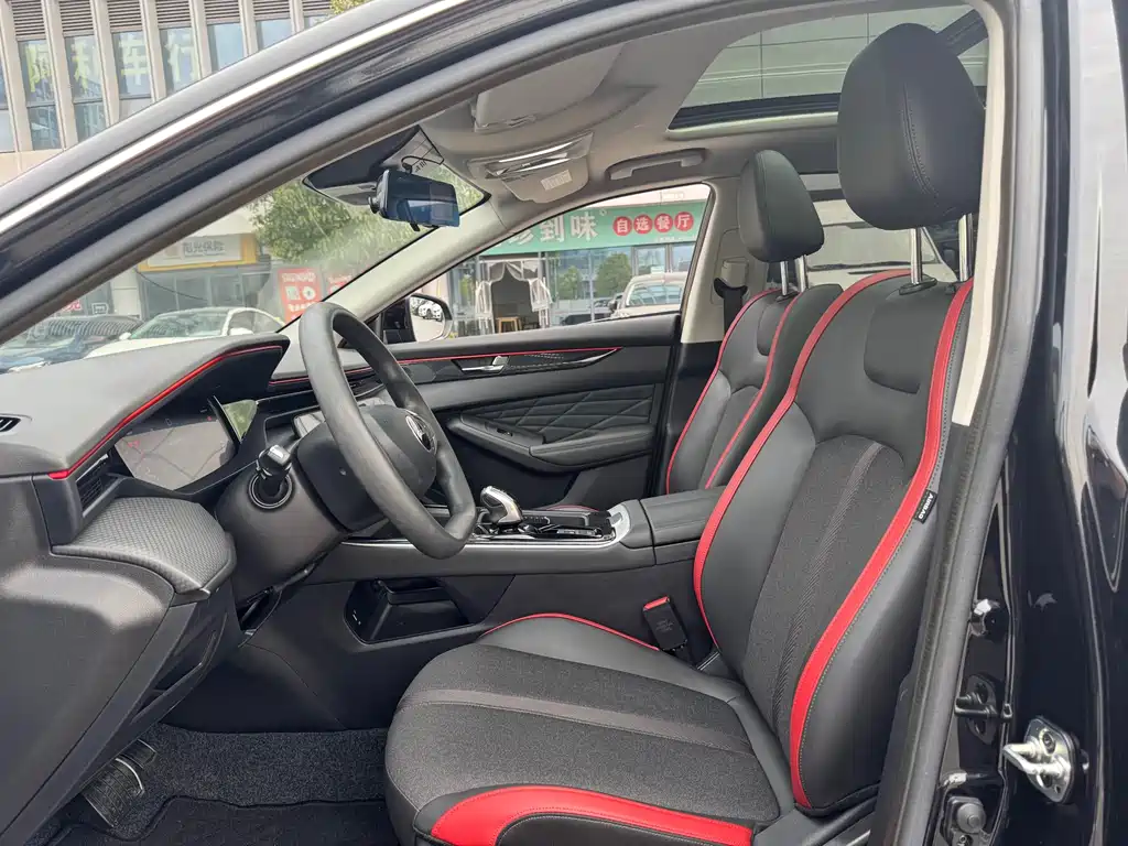 DONGFENG YI HYUN MAX