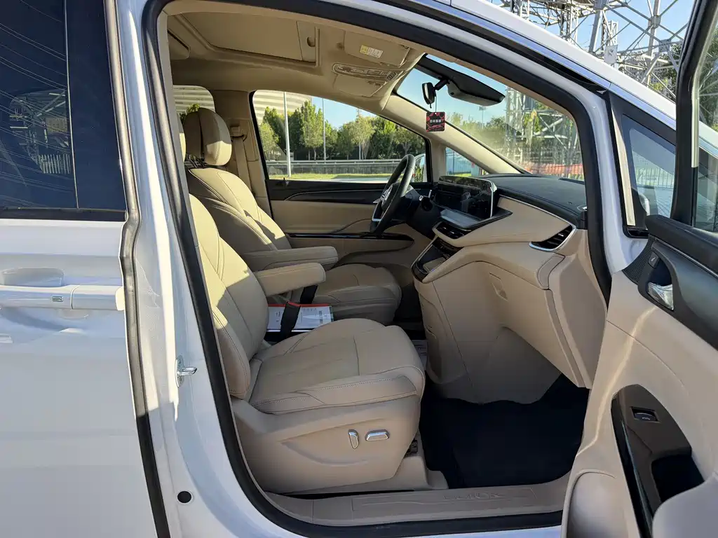 Buick GL8 Hybrid — миниатюра 15