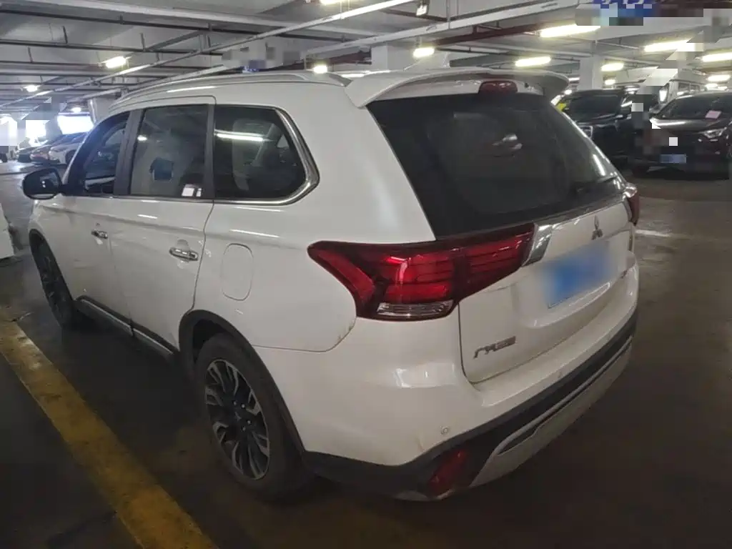 Mitsubishi Outlander — миниатюра 5