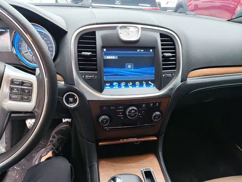 Chrysler 300C — миниатюра 13