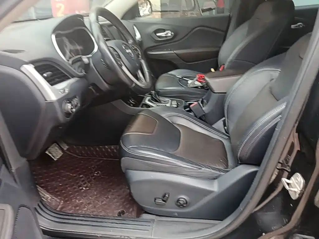 Jeep Cherokee — миниатюра 15