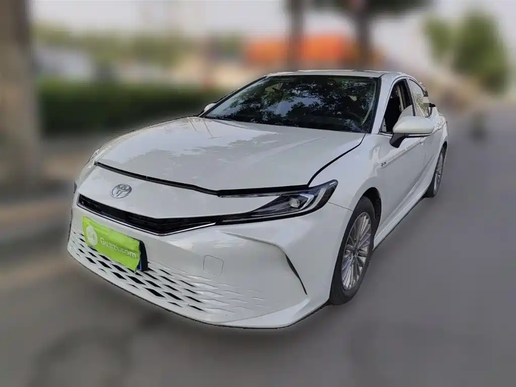 Toyota Camry 2024 2.0HE Elite