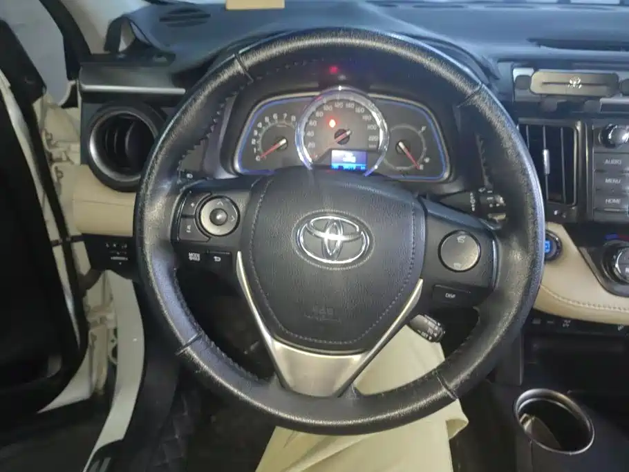 Toyota RAV4 — миниатюра 15