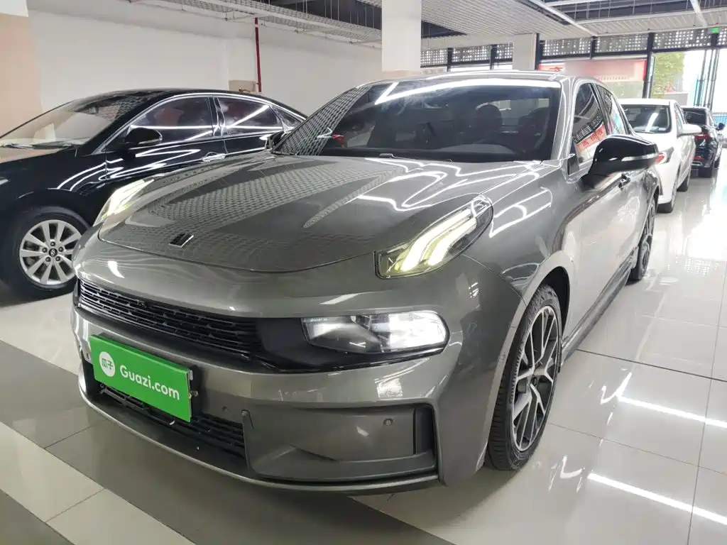 Lynk & Co 03