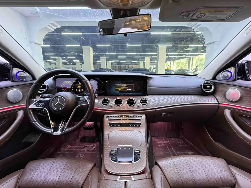 Mercedes-Benz E-Class — миниатюра 9