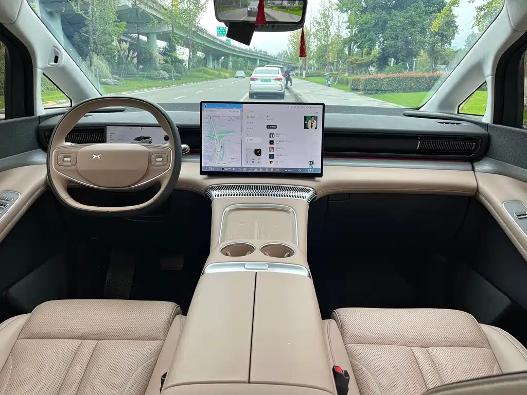 XPeng X9 — миниатюра 8