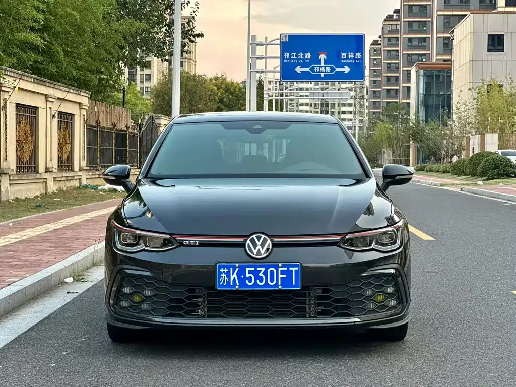 VOLKSWAGEN GOLF GTI
