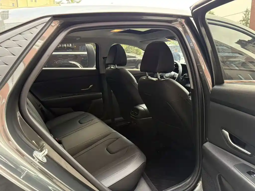 Hyundai Elantra — миниатюра 9