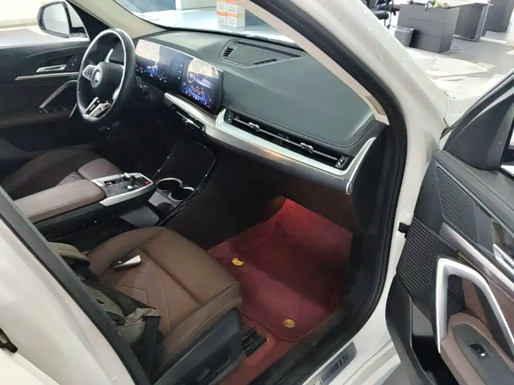 BMW iX1 — миниатюра 9