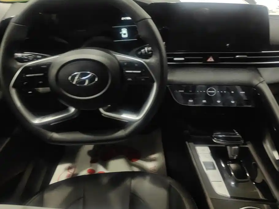 Hyundai Elantra — миниатюра 13