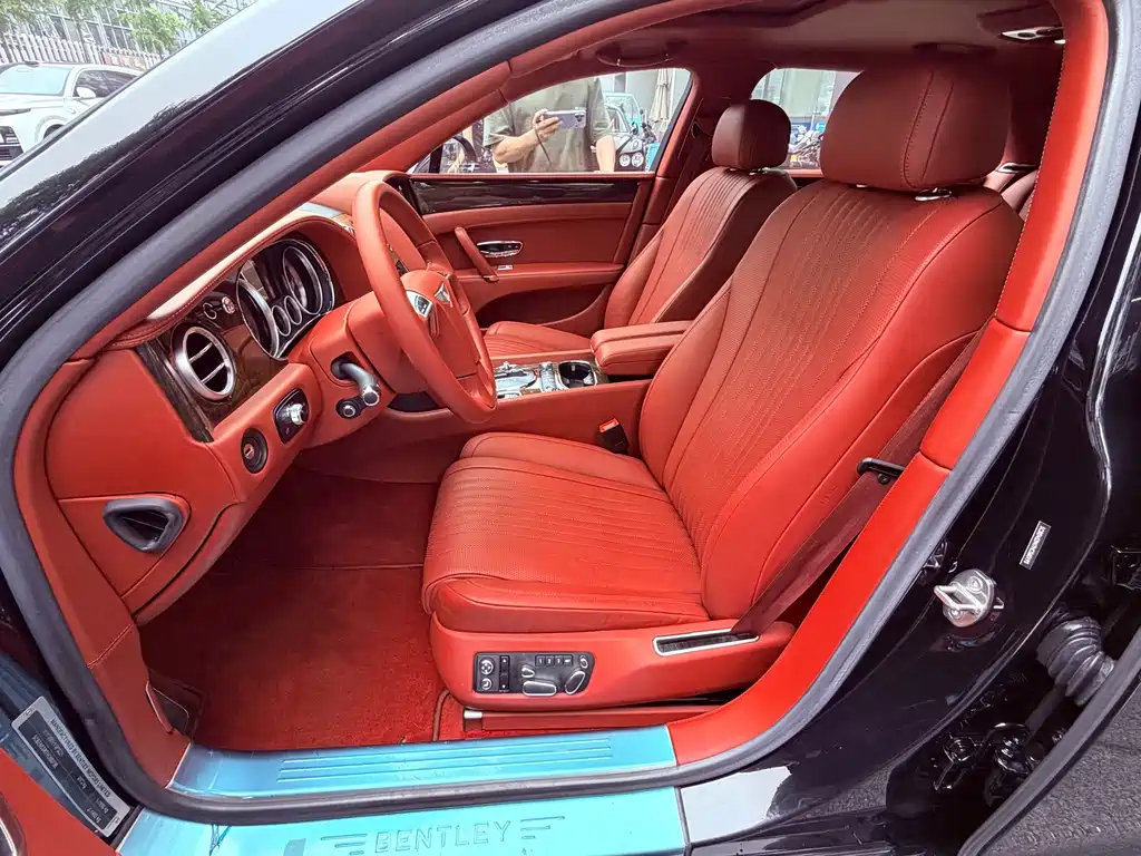 Bentley Flying Spur — миниатюра 5