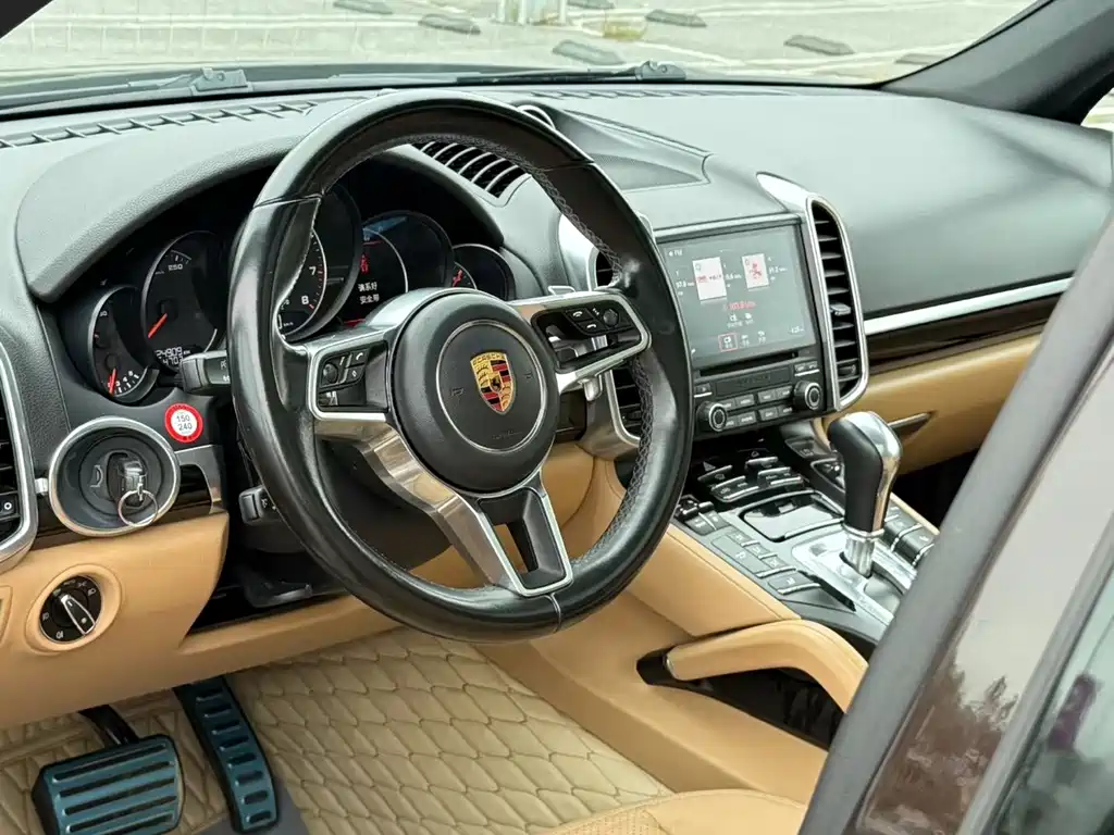 Porsche Cayenne — миниатюра 4