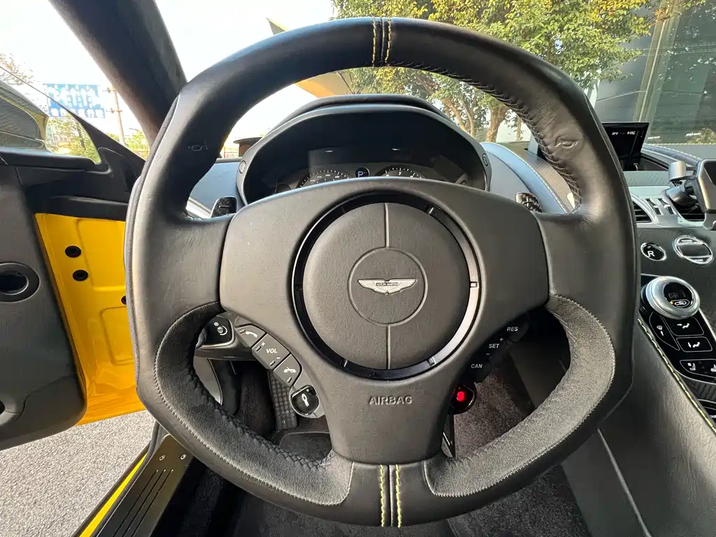 Aston Martin Vanquish — миниатюра 8