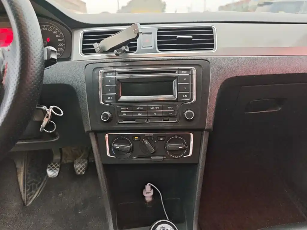 Volkswagen Santana — миниатюра 13