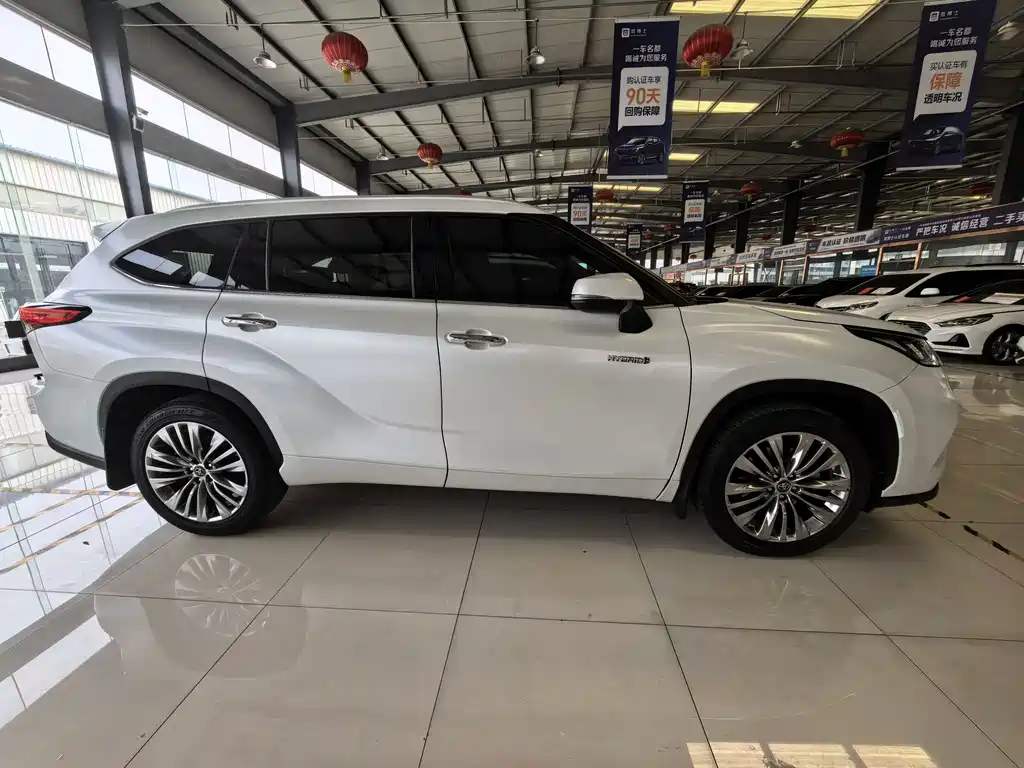 TOYOTA HIGHLANDER