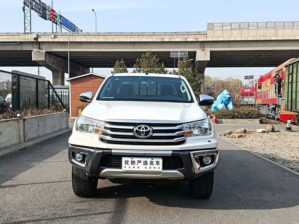 Toyota Hilux 2019 2.7L AT