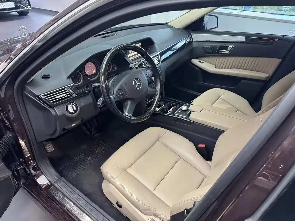 Mercedes-Benz E-Class (Import) — миниатюра 25