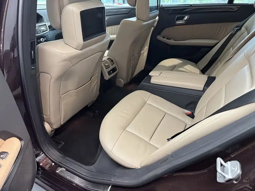 Mercedes-Benz E-Class (Import) — миниатюра 13