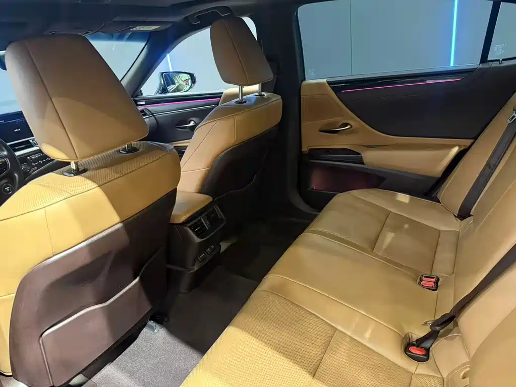 Lexus ES — миниатюра 10