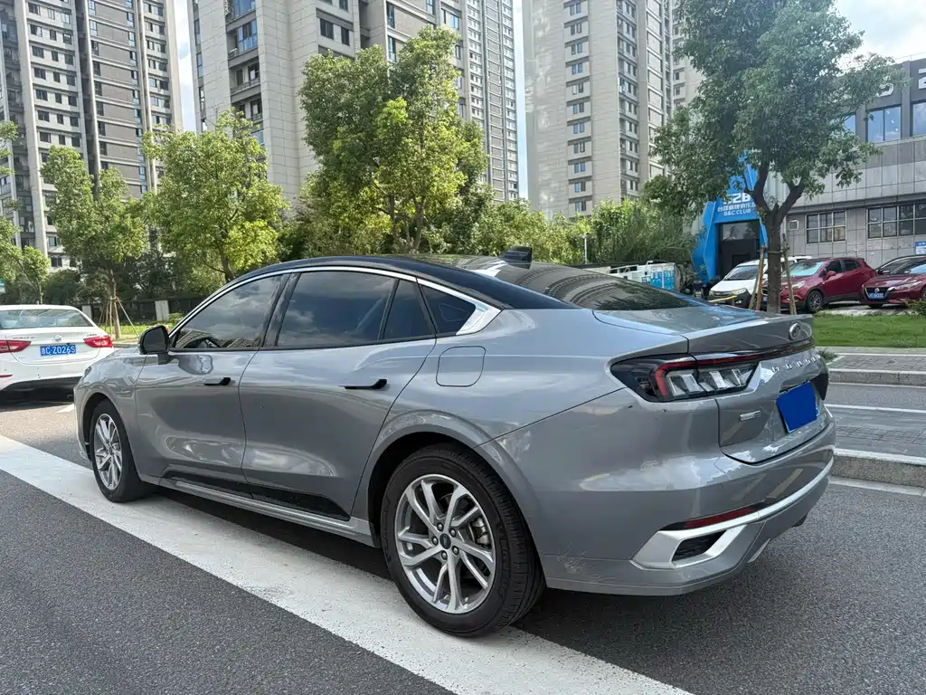 Ford Mondeo — миниатюра 12