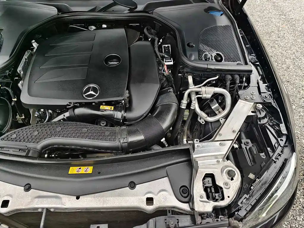 Mercedes-Benz E-Class — миниатюра 16