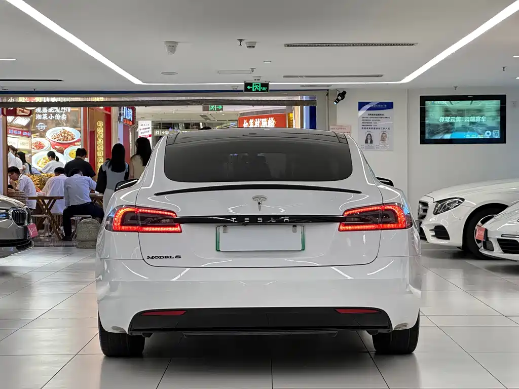 Tesla Model S — миниатюра 7