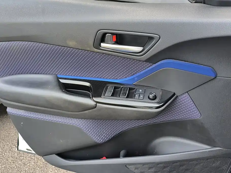 Toyota C-HR — миниатюра 7